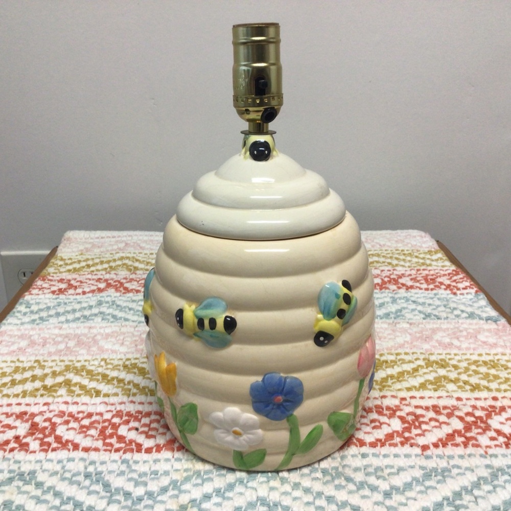 CERAMIC BEEHIVE DESK LAMP - Picture 2 of 3